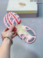 Underside view of the silver and pink sneakers showing the segmented rubber outsole and traction pattern; image text shows size range 36–46.