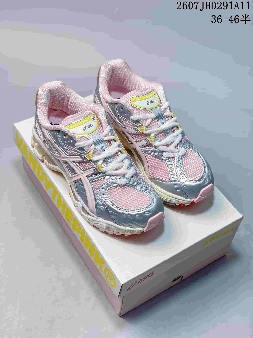 Pair of silver and pink ASICS GEL-NIMBUS 10.1 sneakers displayed on a shoebox; image text shows style code 2607JHD291A11 and size range 36–46.
