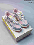 Pair of silver and pink ASICS GEL-NIMBUS 10.1 sneakers displayed on a shoebox; image text shows style code 2607JHD291A11 and size range 36–46.