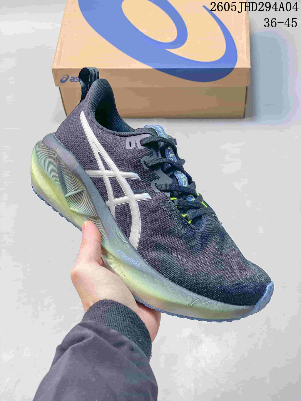 Dark navy ASICS NOVABLAST 5 LE running shoe with pale accents