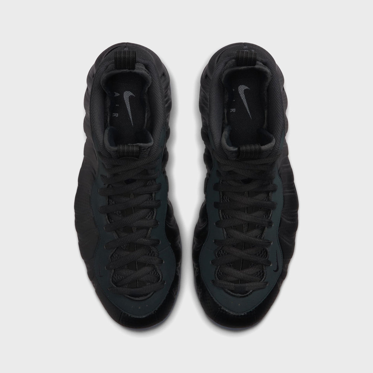 Nike Air Foamposite One - Black / Dark Smoke Grey