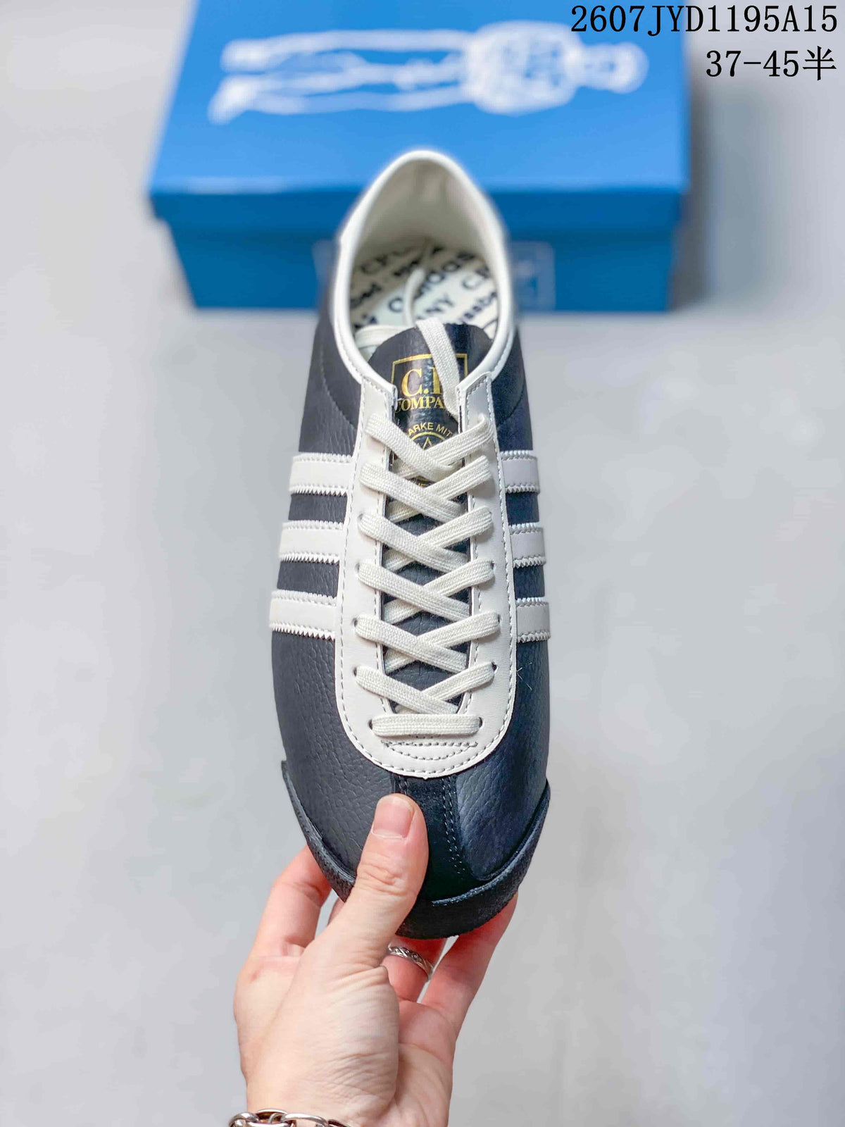 Top view showing the white laces, contrasting eyestay and tongue branding.