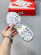 Underside view of a white Nike Air Max Plus sneaker showing the textured outsole and circular sole detailing; style code 2607ND776A16 and size range 36–47 are overlaid.