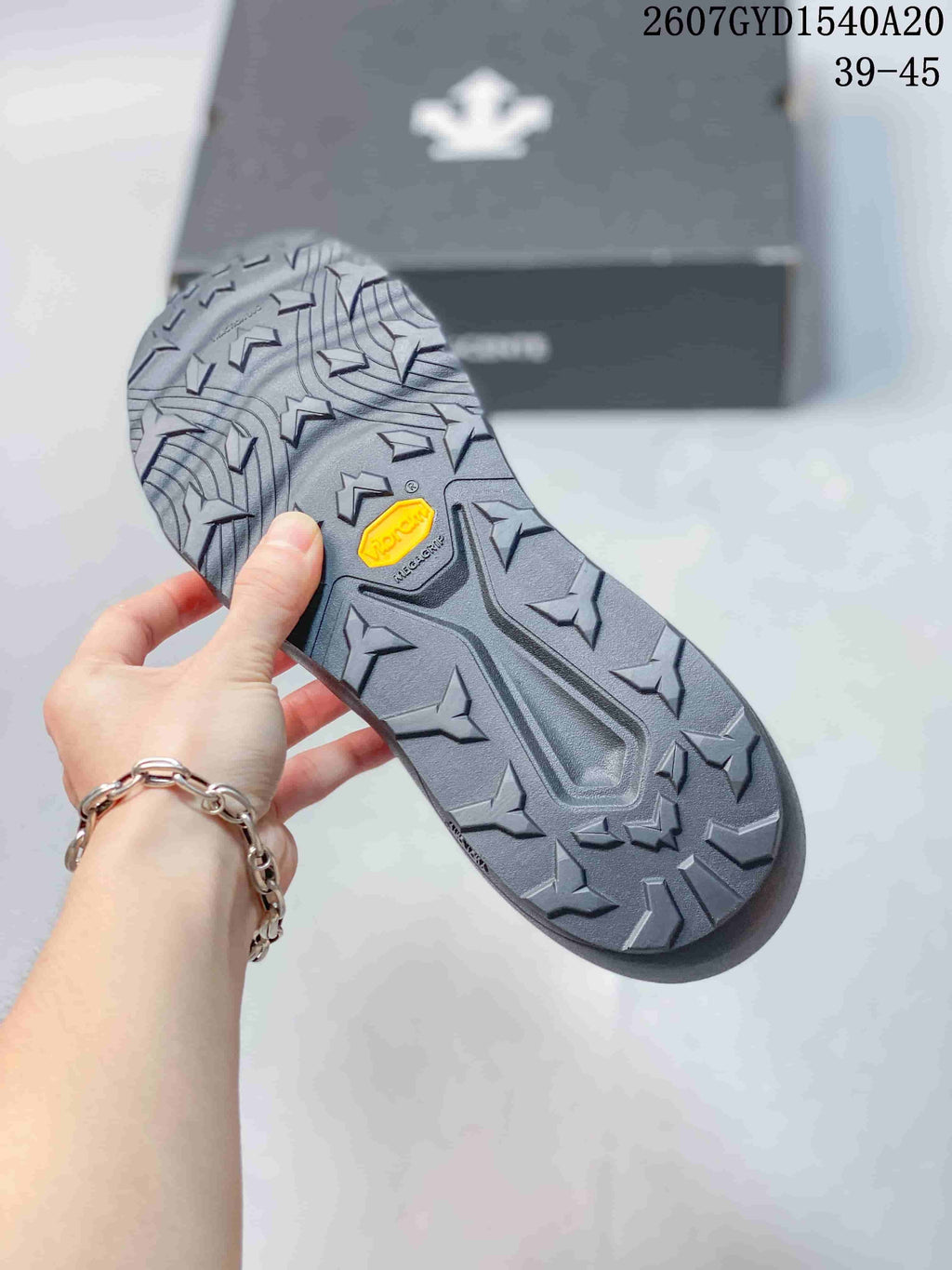 Close view of the lugged outsole with a visible Vibram badge and geometric tread pattern; image text shows style code 2607GYD1540A20 and size range 39–45.