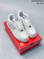 Pair of predominantly white Nike Air Force 1 '07 low-top sneakers displayed on a red shoebox; size range and style code are overlaid in the upper-right corner.