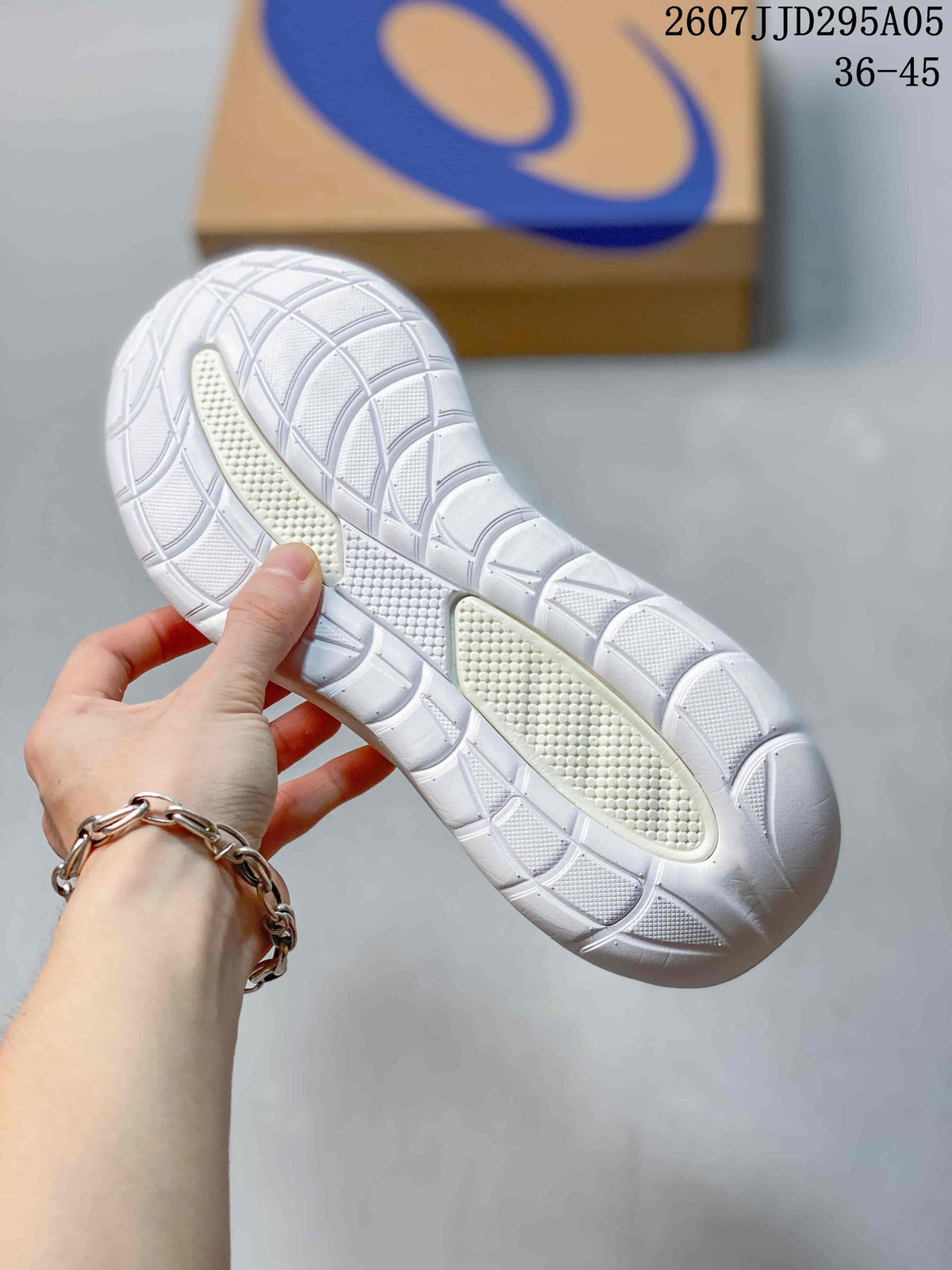 Close view of the white shoe outsole showing segmented tread and textured traction areas; image text shows code 2607J JD295A05 and size range 36–45.