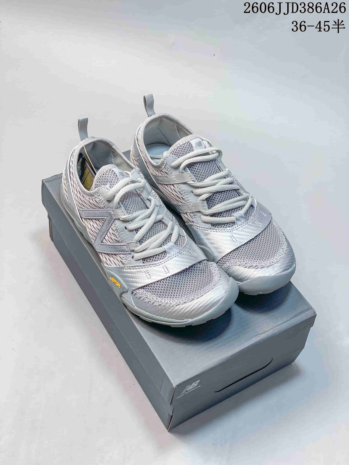 Pair of gray and white New Balance MT10O low-top trail shoes displayed on a shoebox.