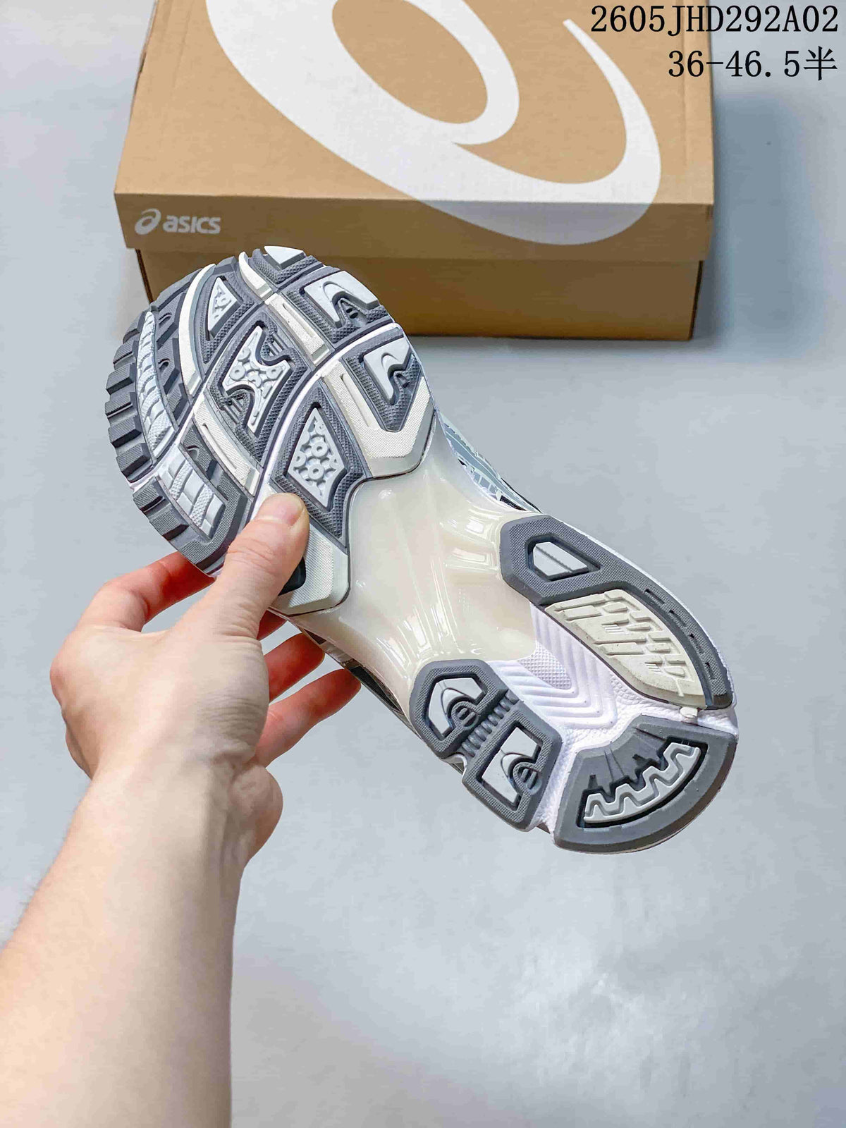 Underside of a sneaker showing its patterned outsole, with a shoe box in the background and the printed size range 36–46.5.