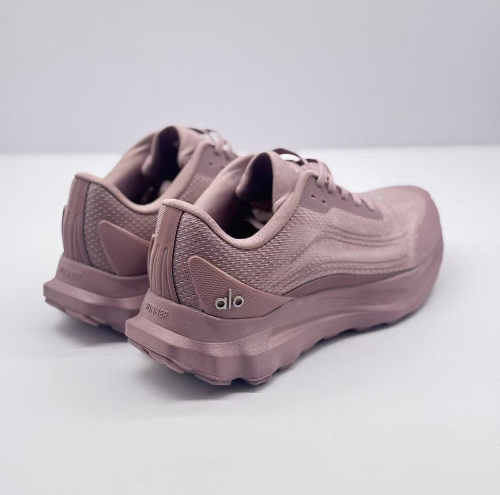 Rear three-quarter view showing the heel construction, alo logo, and Runner marking.