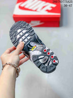 Outsole view of a black and white sneaker showing the textured tread pattern and circular heel details; image text shows 2607ND775A25 and size range 36–47.