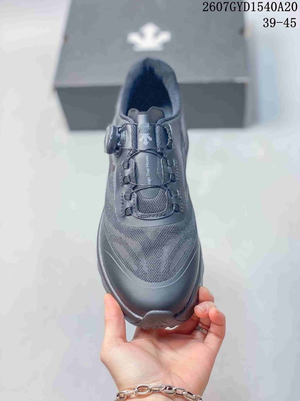 Top view showing the toe overlay, tongue, lace guides and BOA dial closure; image text shows style code 2607GYD1540A20 and size range 39–45.
