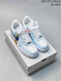 Pair of white and light blue Nike Air Force 1 '07 low-top sneakers displayed on a shoebox, with a visible size range marking of 36–45.