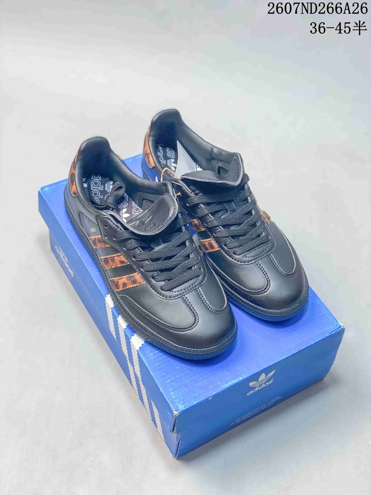 Black adidas Originals Samba OG sneakers displayed on a blue adidas shoebox, with the product code and advertised EU size range visible at the top.