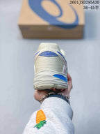 Rear view of the shoe showing the heel and blue detail; image text gives a 36–45.5 size range.