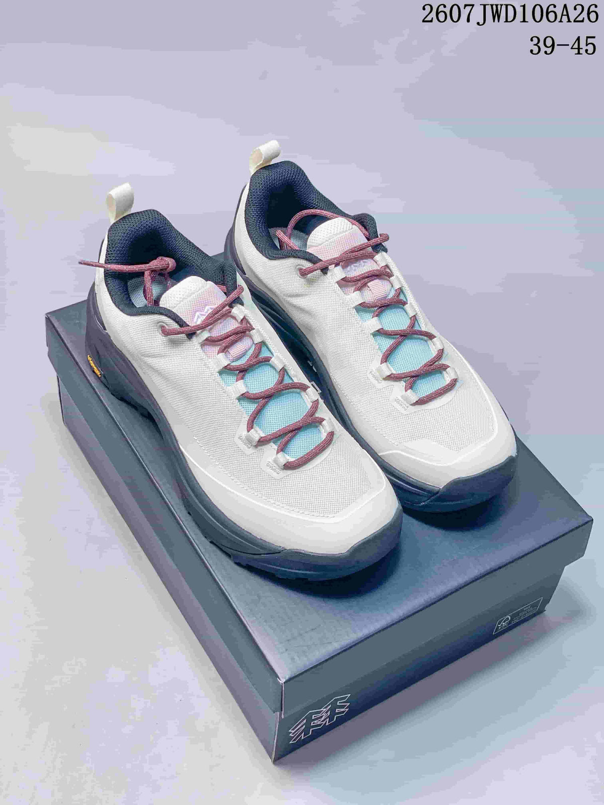 Pair of white and black KOLON SPORT hiking shoes with pink laces displayed on a shoe box; image text shows style code 2607JWD106A26 and sizes 39–45.