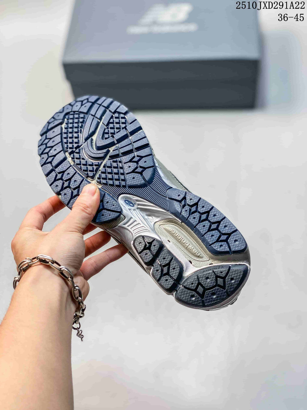 Close-up of the sneaker outsole with a patterned tread and contrasting midsole