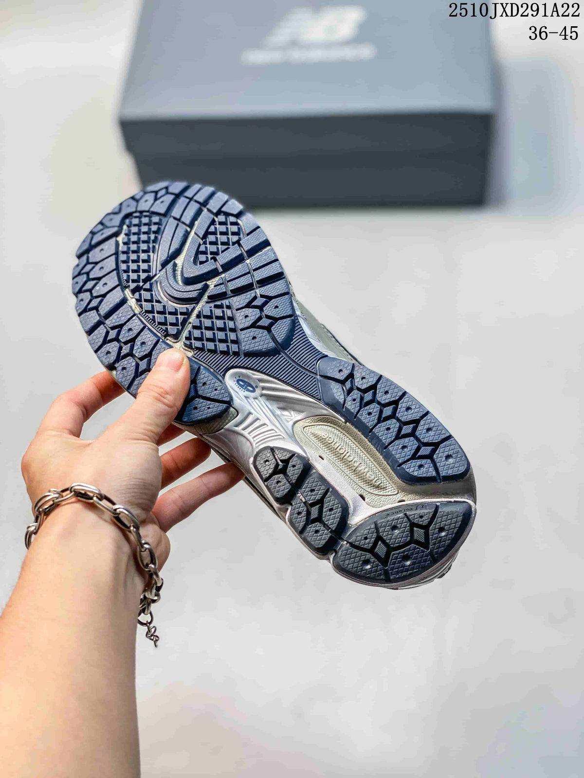 Close-up of the sneaker outsole with a patterned tread and contrasting midsole