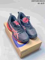 Black ASICS SWIFTACE YUKI basketball shoes with red accents displayed on an ASICS shoe box.