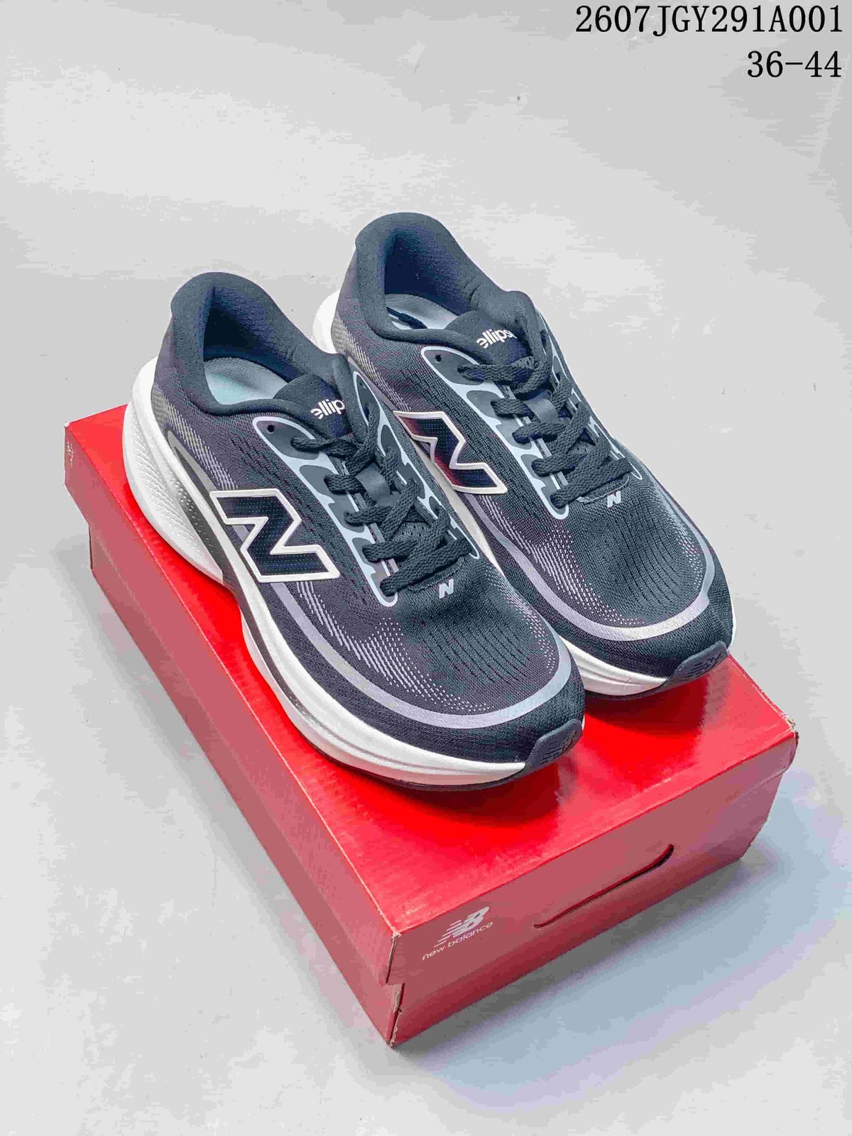 Pair of dark navy and gray New Balance running shoes on a red shoebox; image overlay shows sizes 36–44.