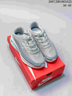 Pair of gray and turquoise Nike Air Max Viva sneakers displayed on a red shoebox; the image shows the code 2607JHD1063A23 and size range 36–40.