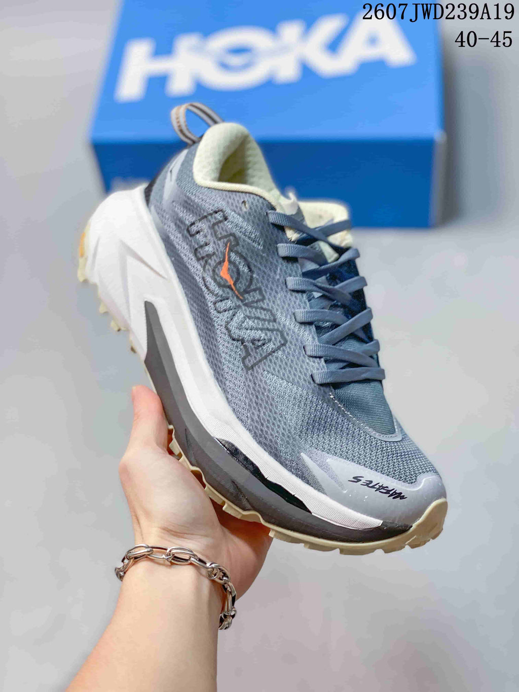 Gray HOKA Rocket X 3 running shoe with a white midsole and beige outsole; image text shows code 2607JWD239A19 and sizes 40–45.