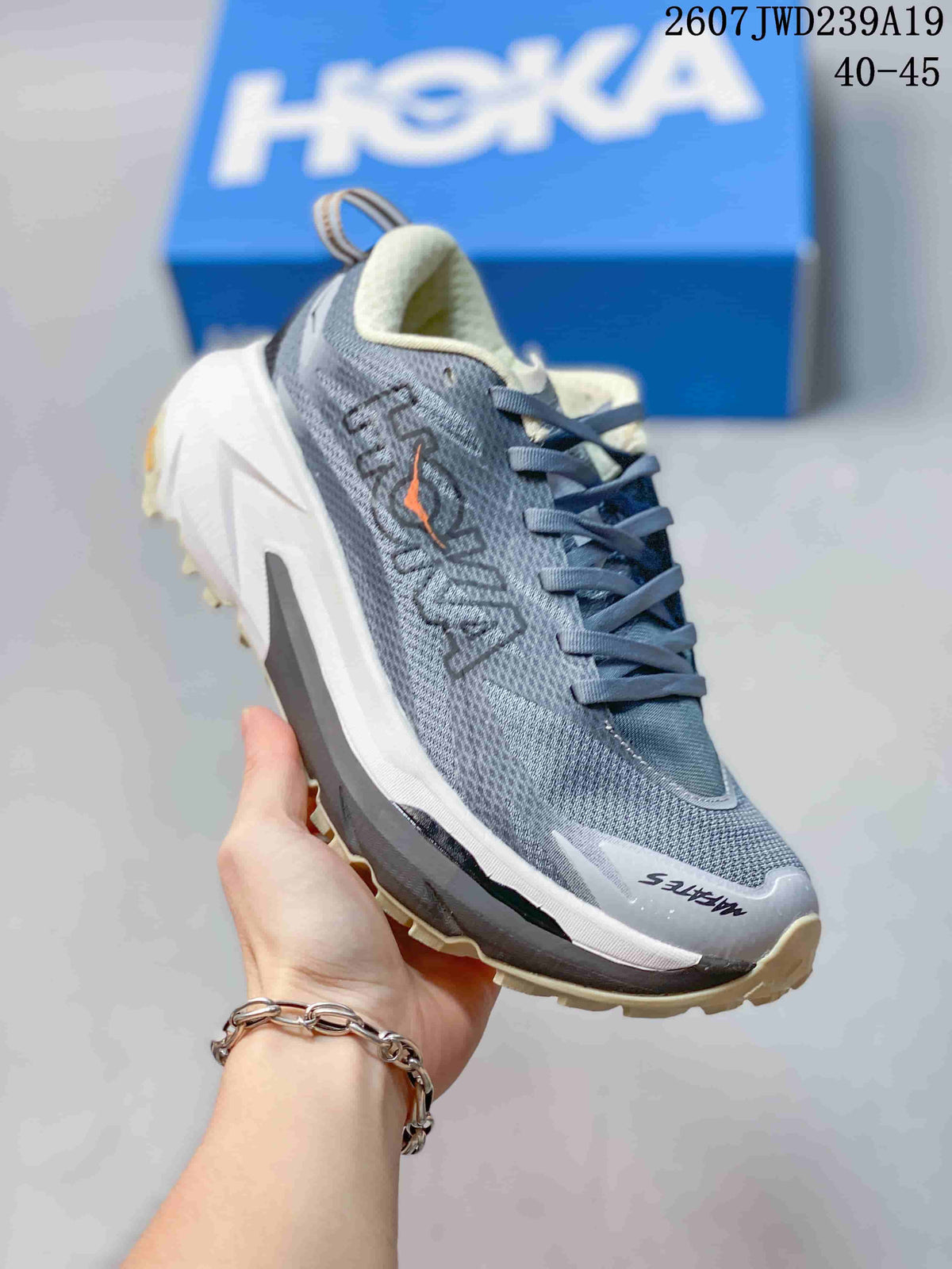 Gray HOKA Rocket X 3 running shoe with a white midsole and beige outsole; image text shows code 2607JWD239A19 and sizes 40–45.