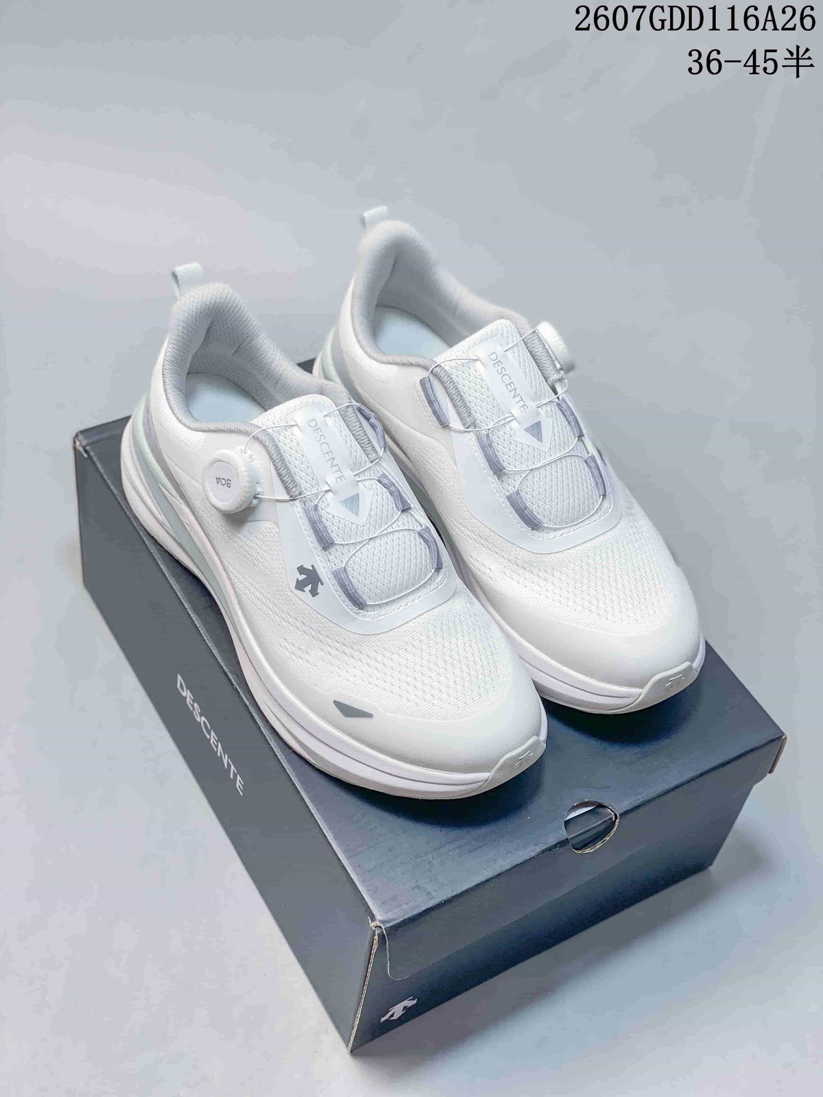 White DESCENTE sneakers displayed on a black shoebox, with the style code and size range overlaid at the top right.