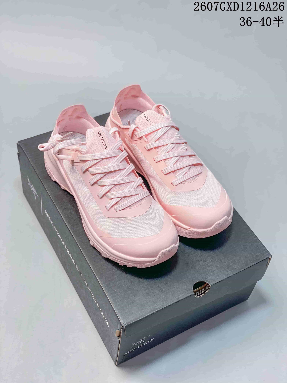 Pair of pink Arc'teryx Sylan low-top shoes displayed on a black shoe box; overlay text shows style code 2607GXD1216A26 and a 36–40.5 size range.