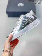 Side profile of the metallic silver low-top sneaker showing stitched panels, side swoosh detail, lace eyelets and white sole; overlay text shows size range 36–45.