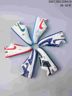 Overhead layout showing several white low-top sneakers in blue, red, and blue-yellow colorways with patterned panels and contrasting outsoles; image text shows style code 2607JDD1359A19 and size range 36-45.