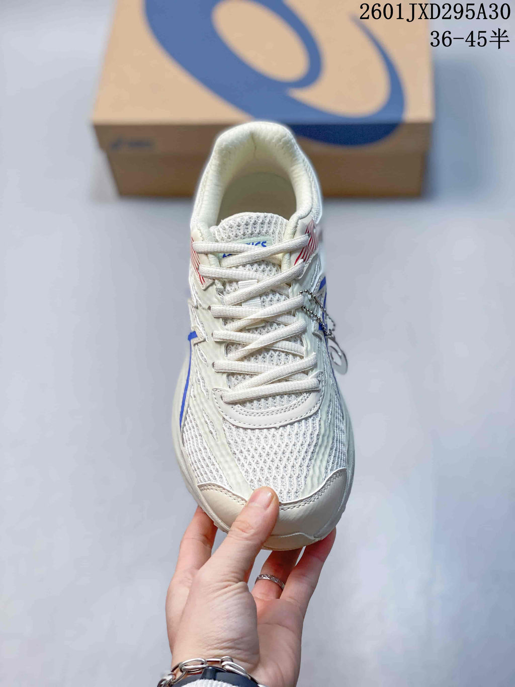 Top view of the shoe showing its laces and mesh-look upper; image text gives a 36–45.5 size range.