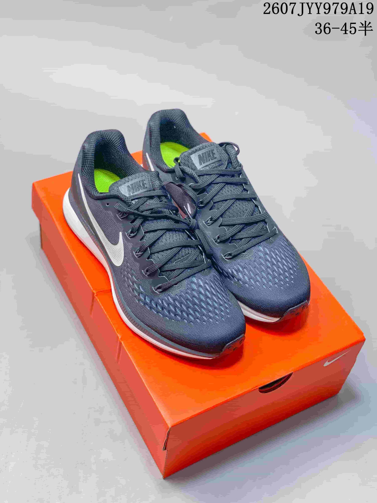 Pair of dark gray Nike Air Zoom Winflo 5 sneakers displayed on an orange shoebox; image text shows style code 2607JYY979A19 and size range 36–45.