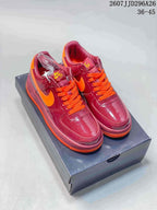 Pair of burgundy and orange low-top Nike Air Force 1 sneakers displayed on a shoebox; overlay text shows style reference 2607JJD296A26 and size range 36–45.