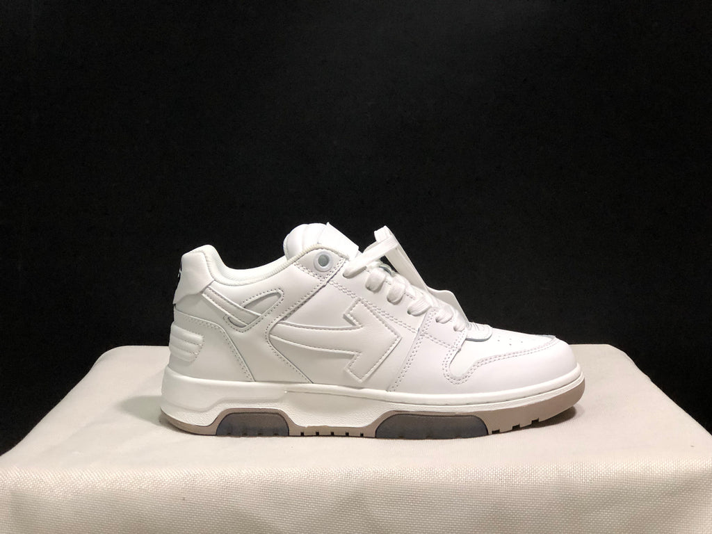 Single sneaker side profile showing the white upper, lace closure and segmented sole.