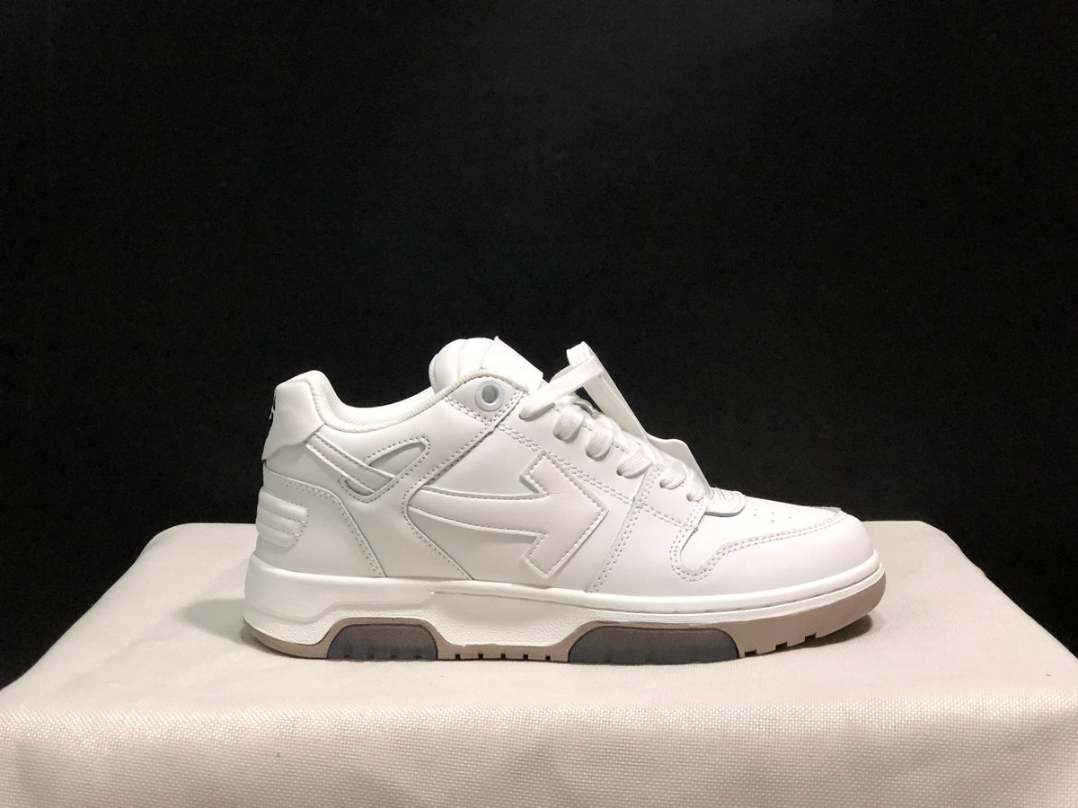 Single sneaker side profile showing the white upper, lace closure and segmented sole.