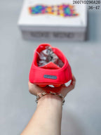 Rear view of the red slide with a small Mind badge on the heel.