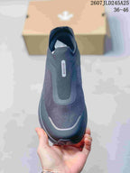 Top view of the laceless sneaker showing the slip-on opening, textured toe area, and DESCENTE tongue label; image text shows style code 2607JLD245A25 and size range 36–46.