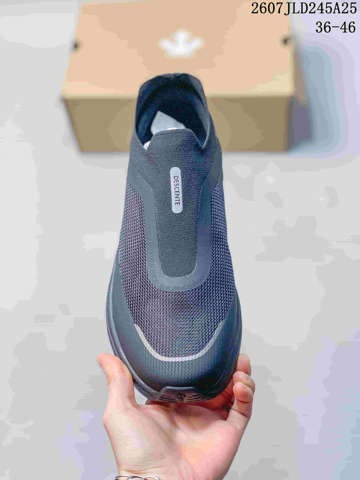 Top view of the laceless sneaker showing the slip-on opening, textured toe area, and DESCENTE tongue label; image text shows style code 2607JLD245A25 and size range 36–46.