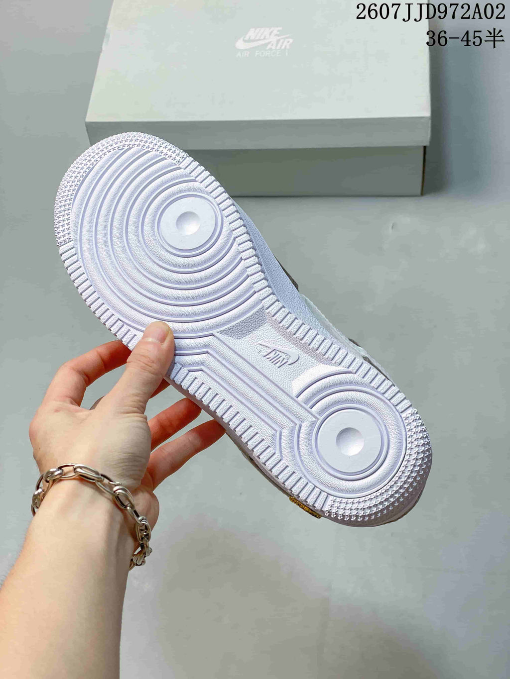 Underside of the white sneaker outsole showing circular tread patterns; image overlay states 36–45.5 and JD972A02.
