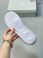 Underside of the white sneaker outsole showing circular tread patterns; image overlay states 36–45.5 and JD972A02.