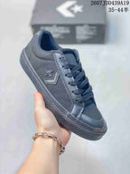 Close-up side view of a black Converse low-top sneaker showing the star-and-chevron logo, lace-up construction and textured outsole; image text shows size range 35–44.5.