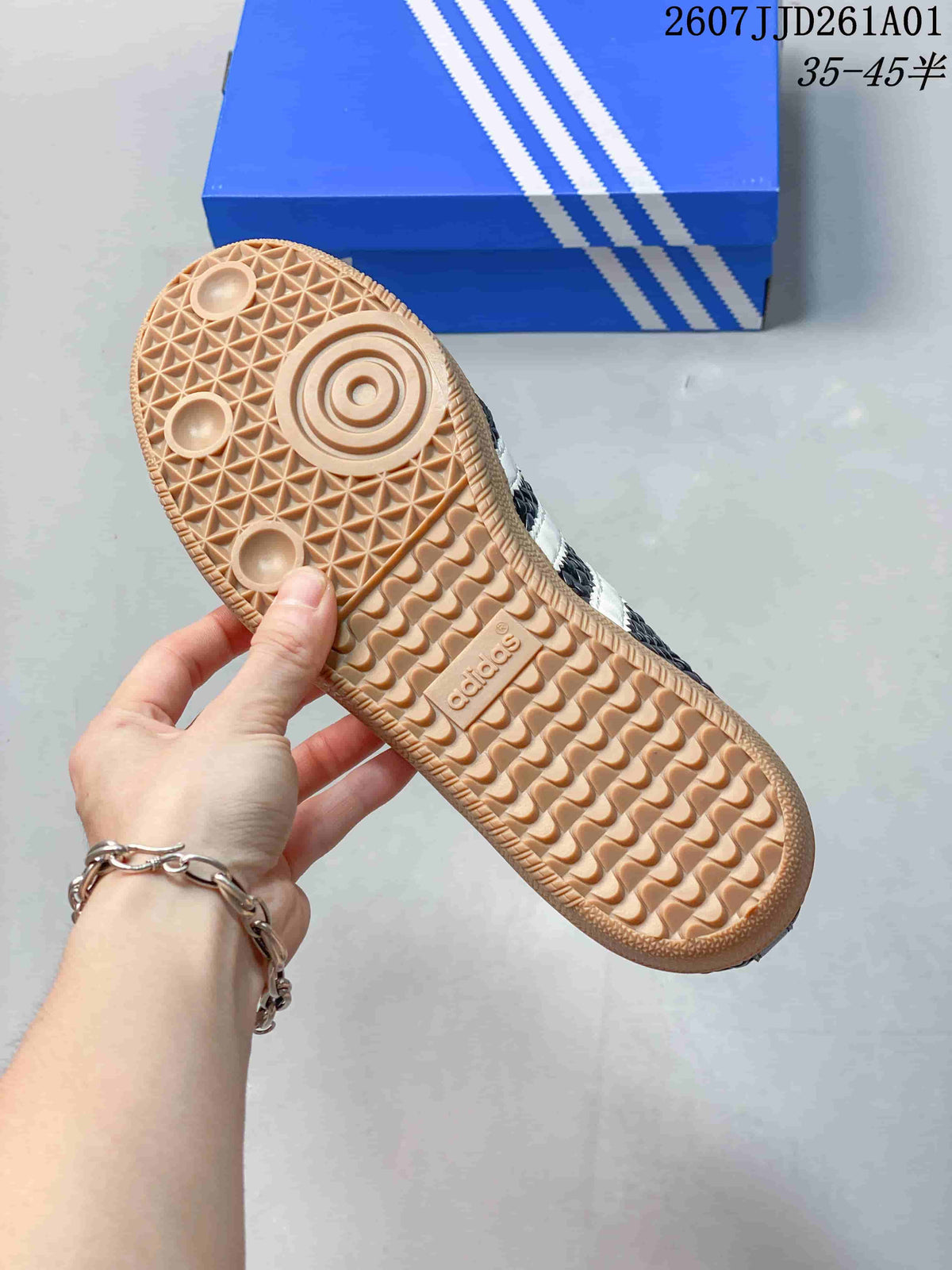 Close-up of the patterned gum-colored outsole