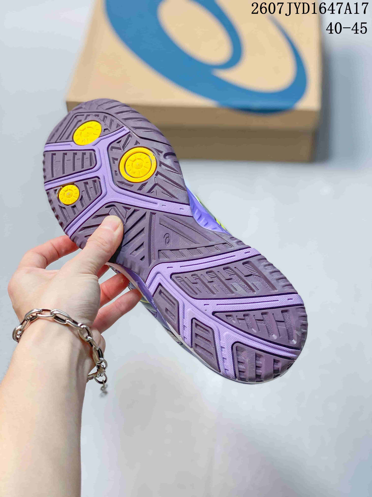 Close-up of the purple patterned outsole with yellow circular inserts and tread sections; image text shows style code 2607JYD1647A17 and size range 40–45.
