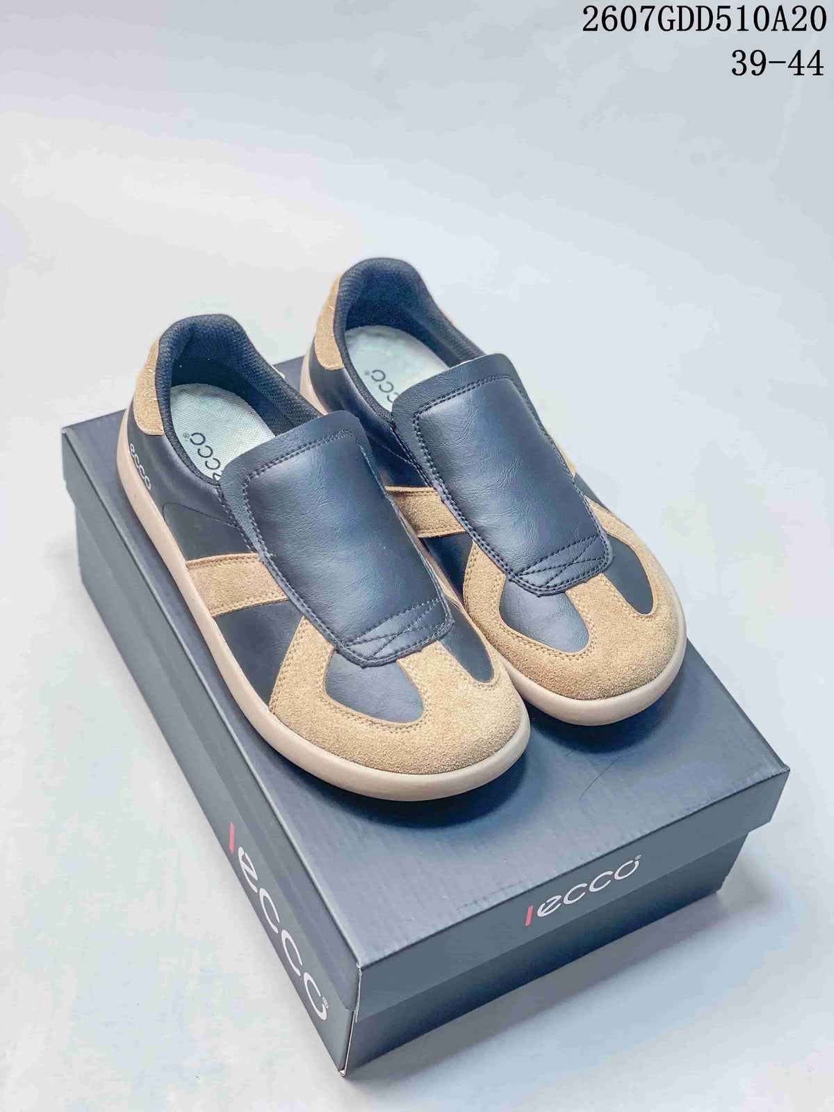 Pair of navy and tan ECCO sneakers displayed on a branded box; image text shows style code 2607GDD510A20 and sizes 39–44.
