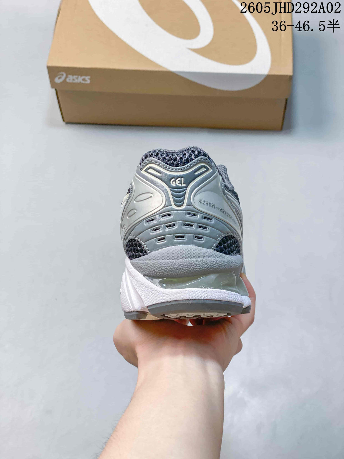 Rear view of the sneaker showing the heel and sculpted midsole; image includes the printed size range 36–46.5.