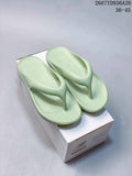 Pair of pale green New Balance thong sandals displayed on a branded shoe box; overlay text shows style code 2607YD936A26 and size range 36–45.