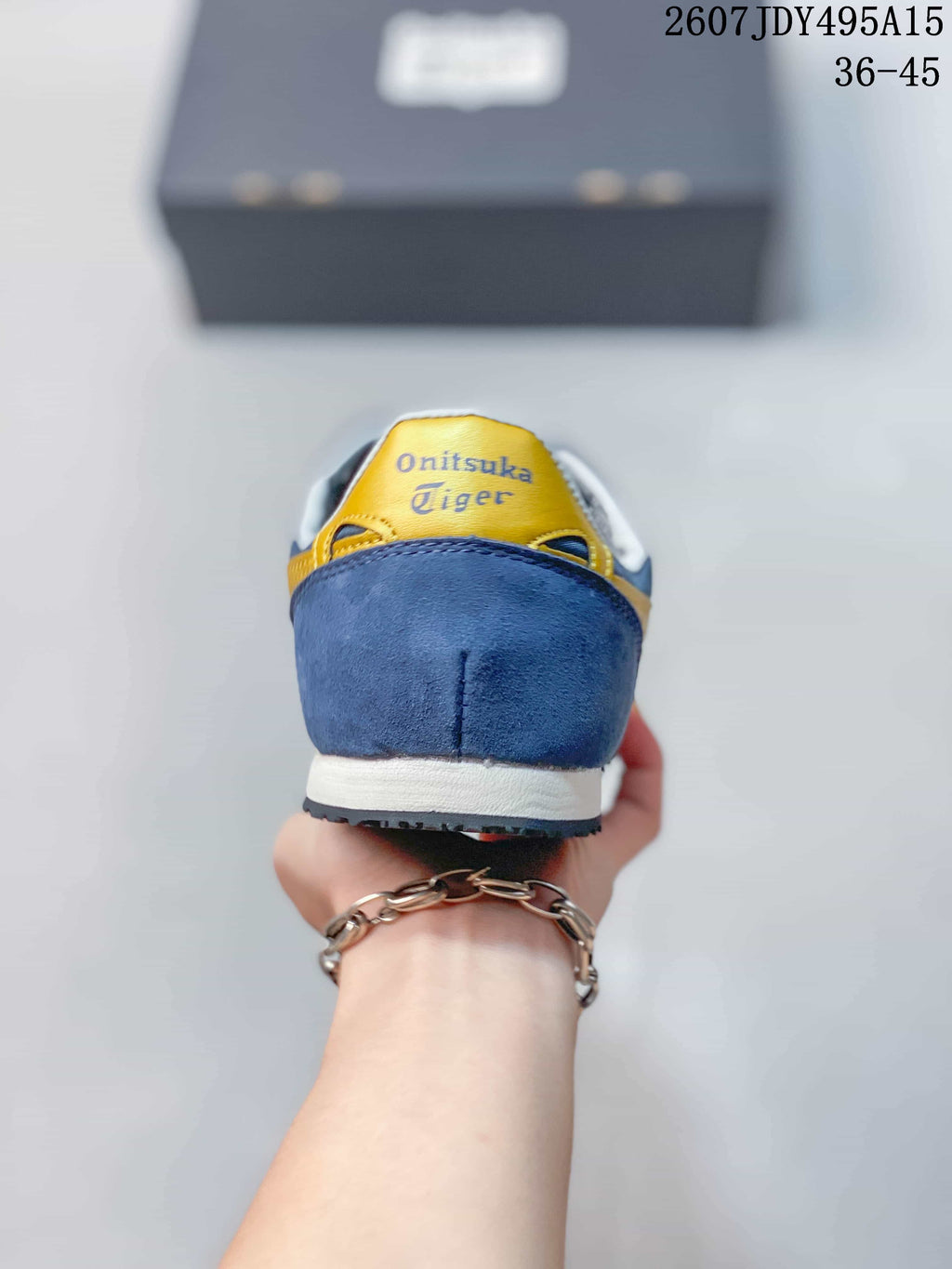 Rear view of the blue and yellow sneaker showing the yellow heel detail, white midsole, and dark outsole; image text shows size range 36-45.