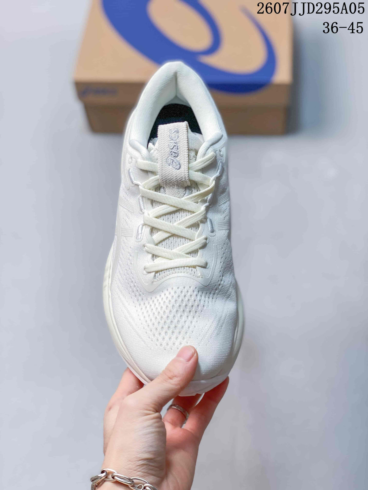Top view of the white lace-up ASICS shoe showing the perforated forefoot and tongue branding; image text shows code 2607J JD295A05 and size range 36–45.