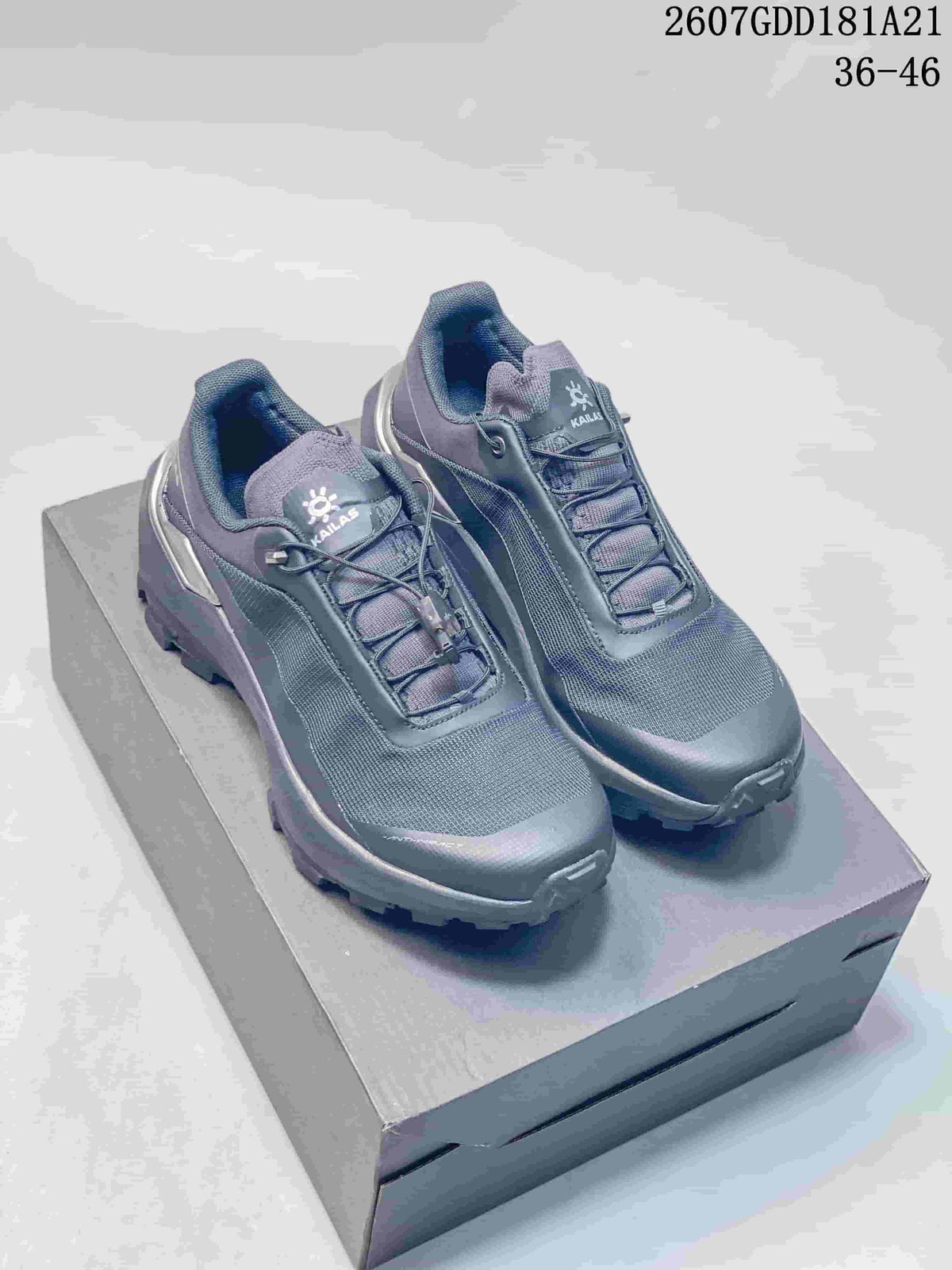 Pair of dark gray KAILAS VENTO low-top outdoor shoes displayed on a box; size range 36–46 and code 2607GDD181A21 are visible.