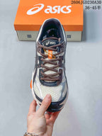Top view of an ASICS GEL-CUMULUS 16 shoe showing its laces and layered upper.